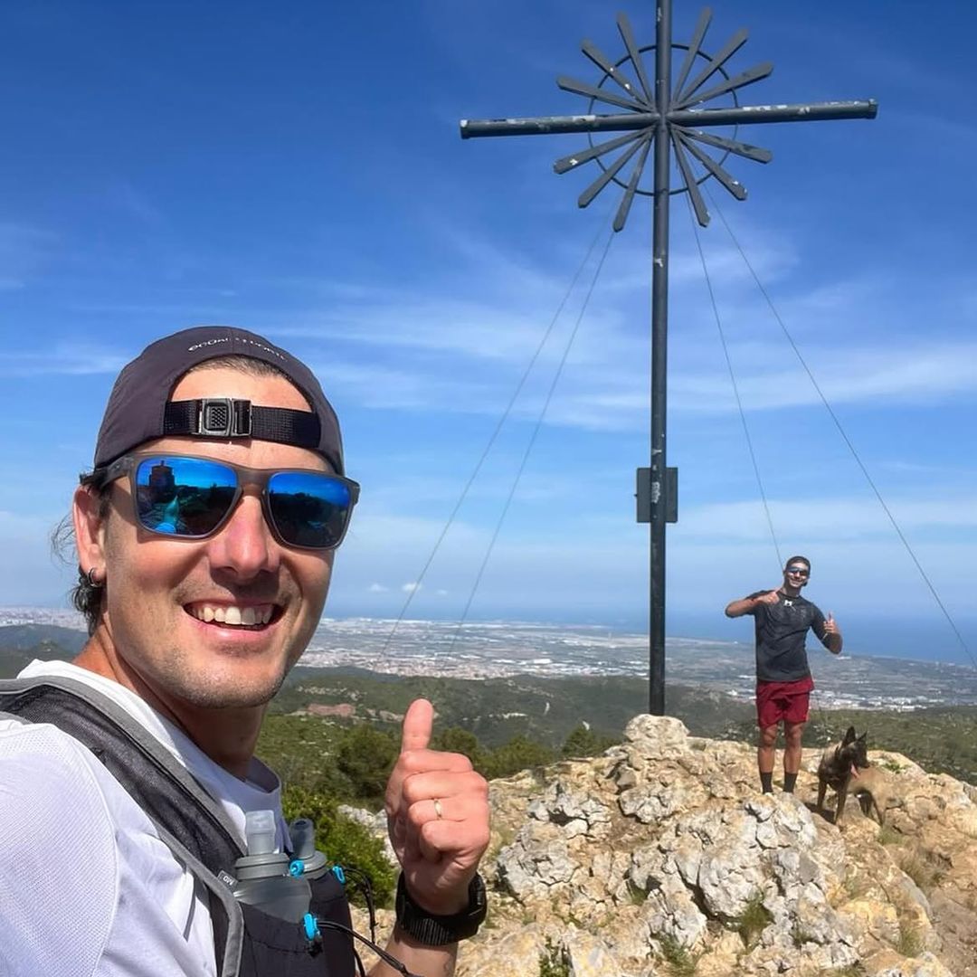 Ferran Torres coronó la cumbre de Sierra Calderona junto a un amigo, Valencia