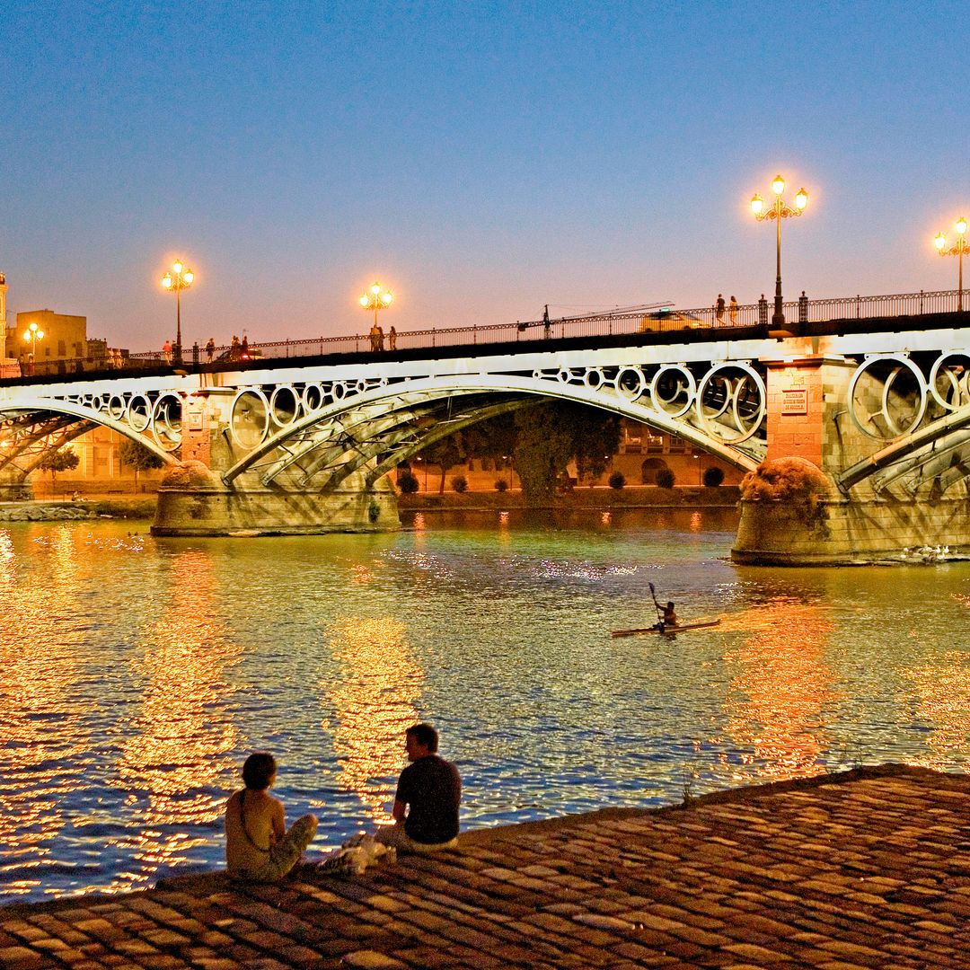Puente de Triana Isabel II río del Guadalquivir Sevilla