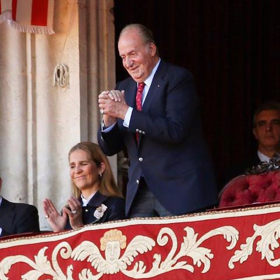 La divertida tarde de toros del rey Juan Carlos con su hija Elena y su nieta