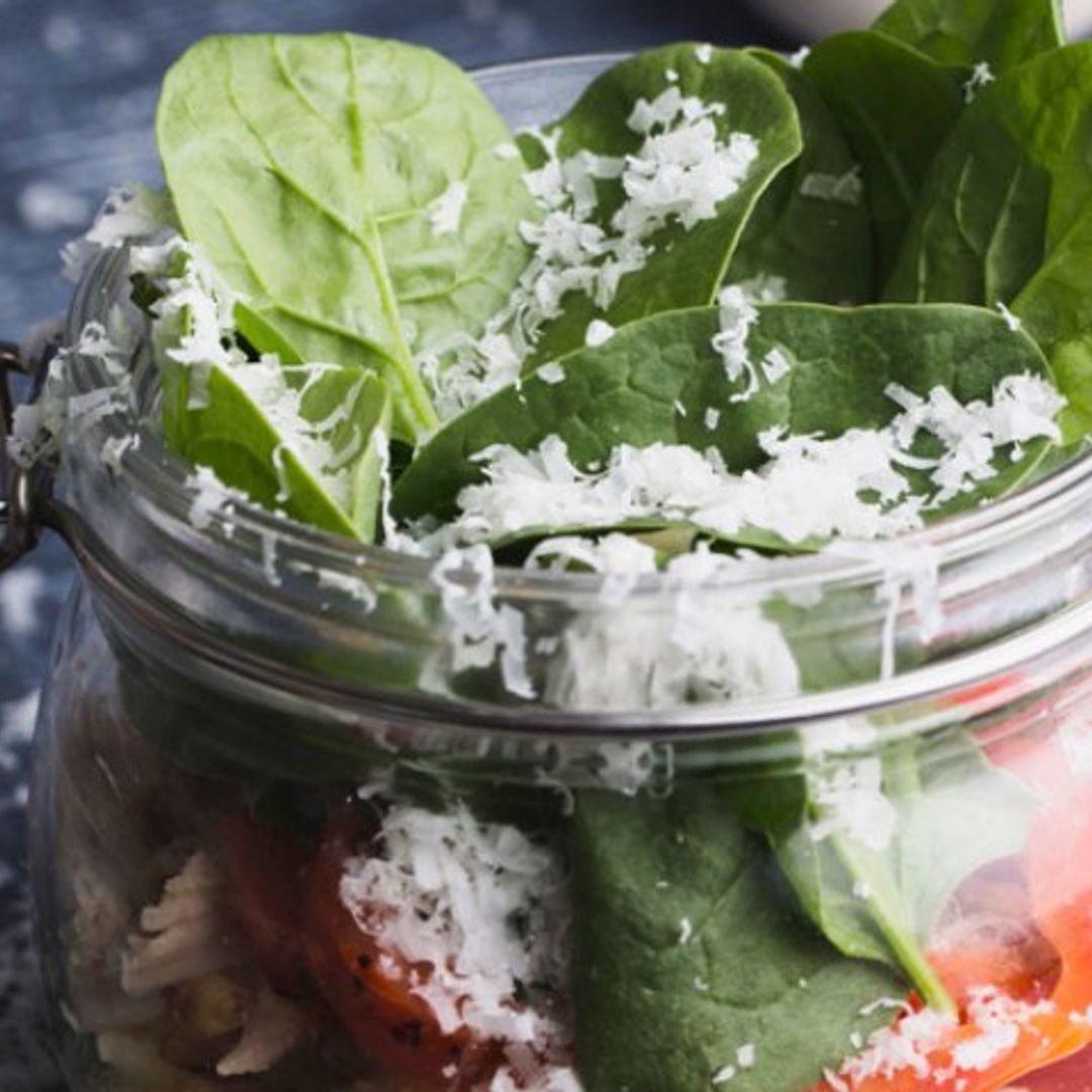 'Fusilli' con pollo, brotes y pesto