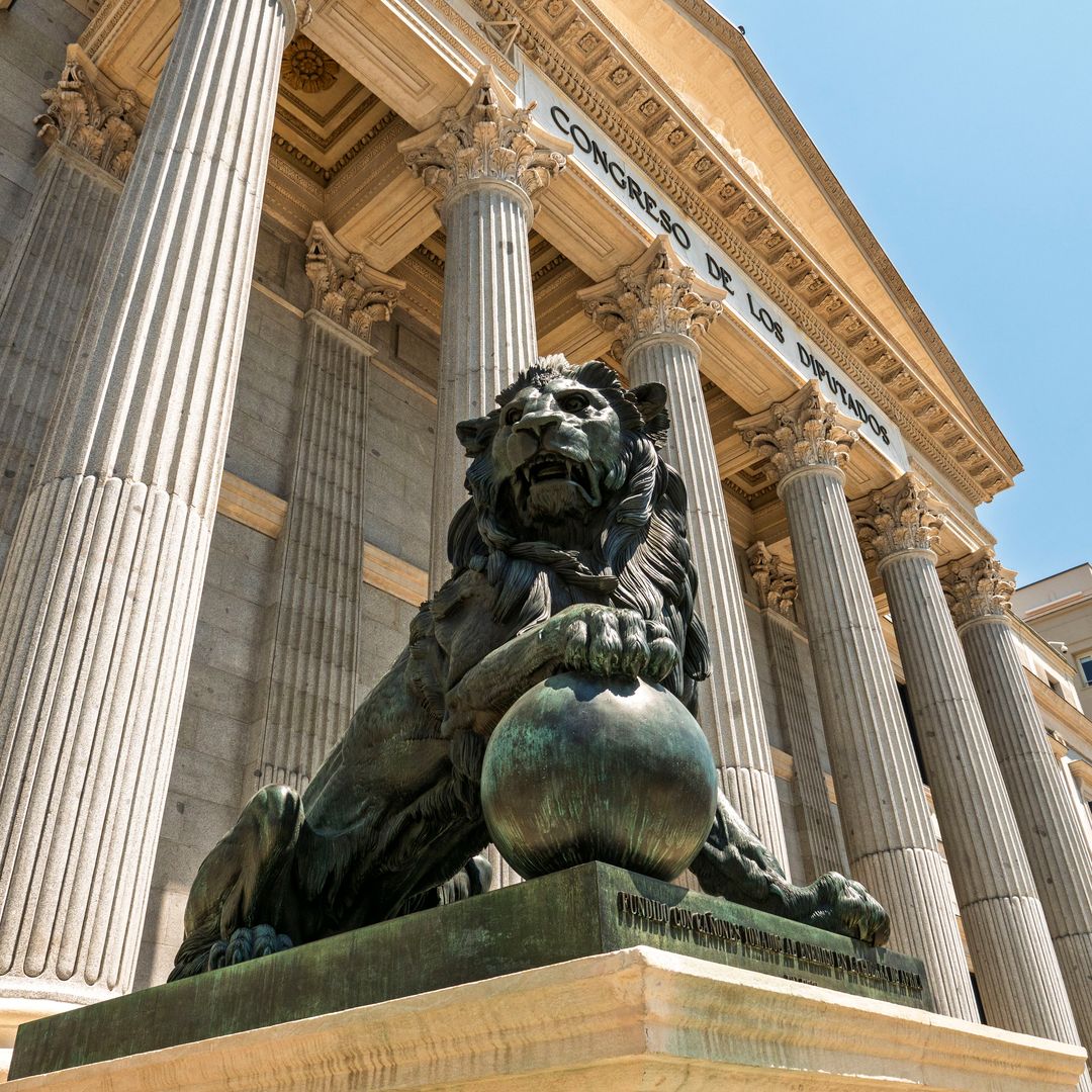 Dos leones, dos héroes y un levantamiento: la historia que une al Congreso con el 2 de Mayo