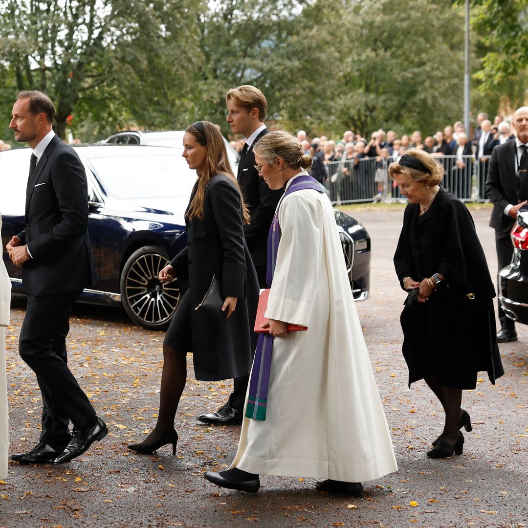 La familia real noruega asiste al servicio religioso en memoria del difunto rey Harald V 