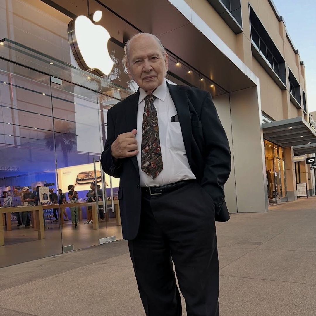 La curiosa historia de Ronald Wayne, el fundador olvidado de Apple: duró 12 días, se marchó con 683 euros y podría ser uno de los hombres más ricos del mundo