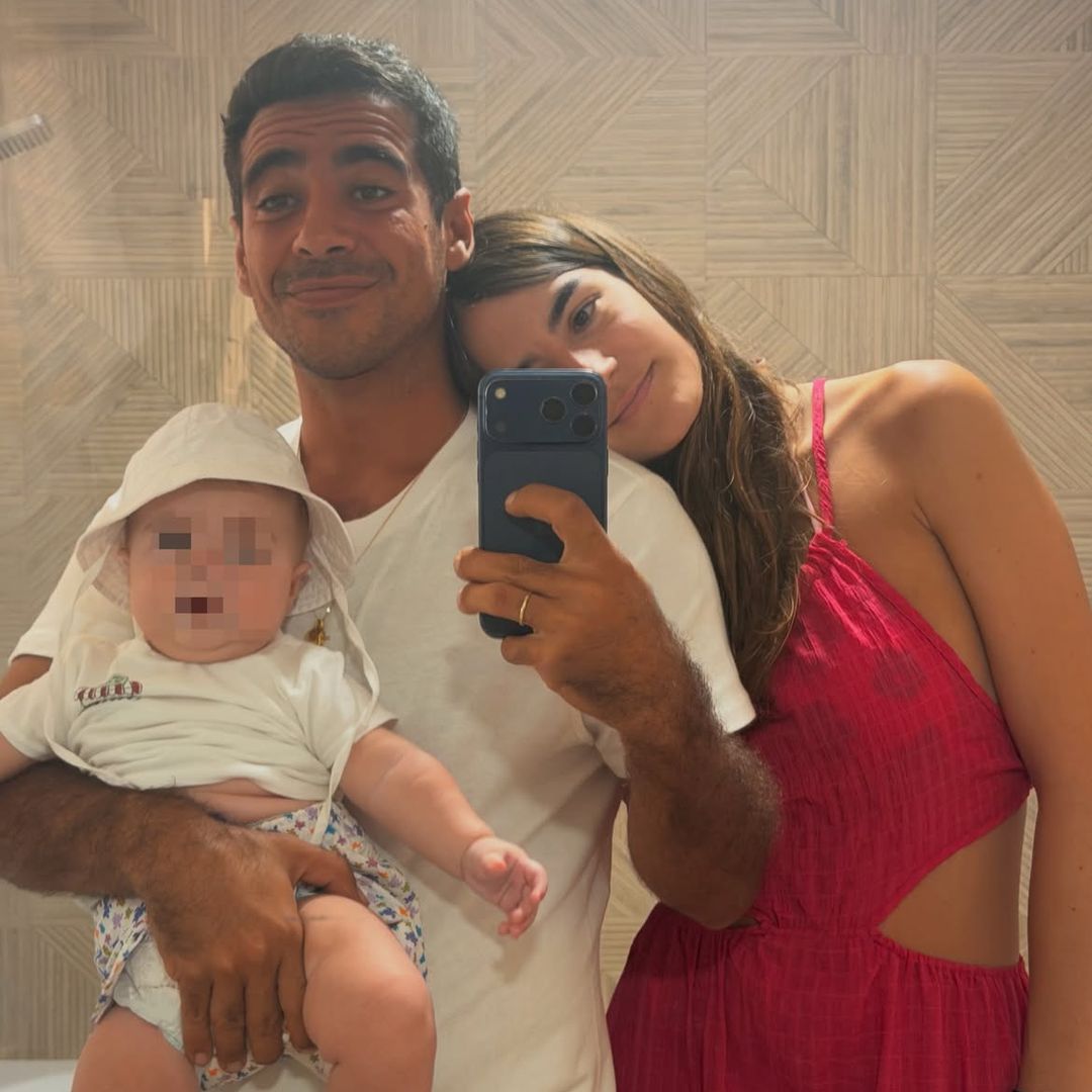 El divertido vídeo del hijo de Blanca Llandres y Alberto Herrera gateando: "Ya tiene nuevo juguete favorito"