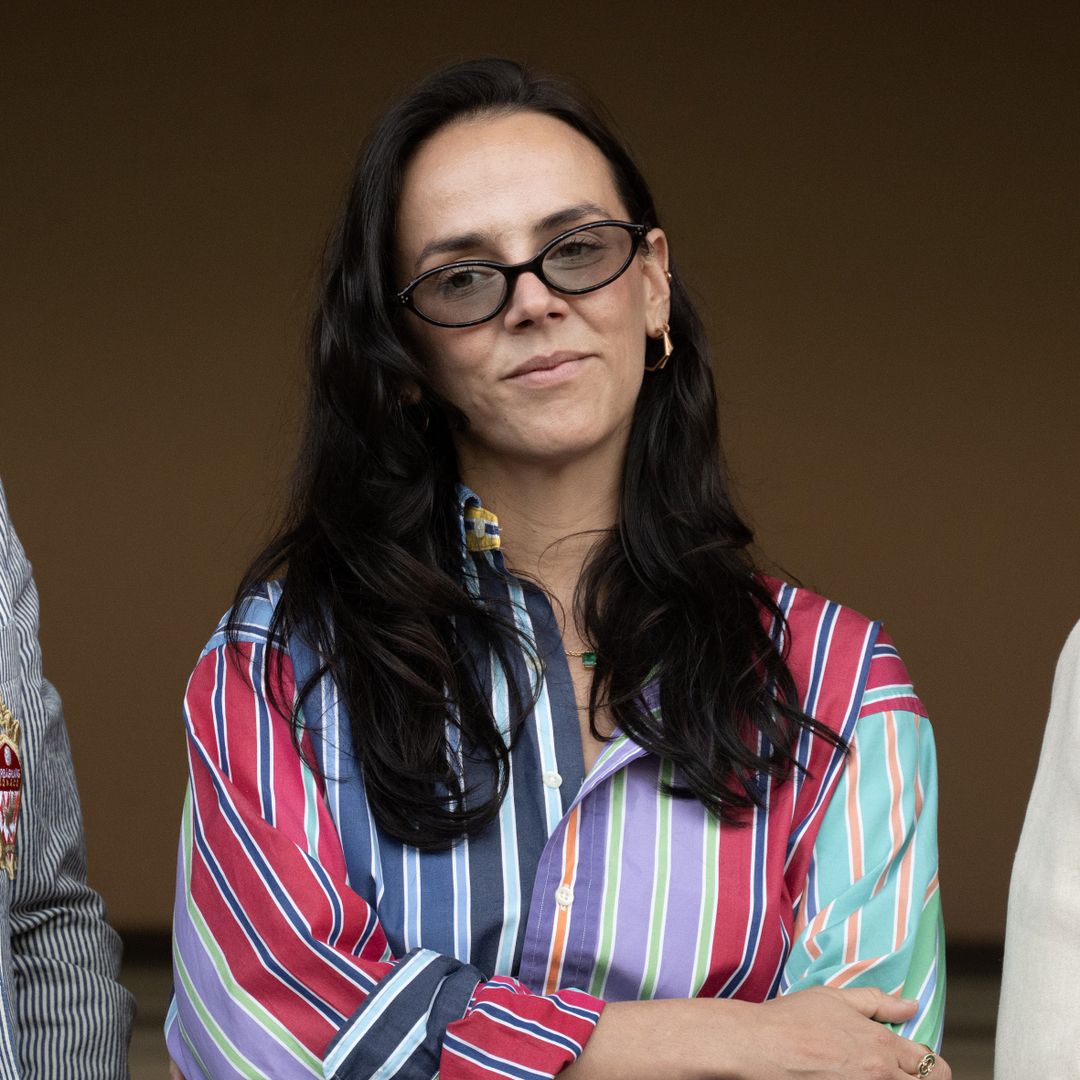 Pauline Ducruet recupera el uniforme con el que Estefanía de Mónaco protagonizó la portada de ¡HOLA! en 1984 y la consagró como la princesa con los looks más rebeldes