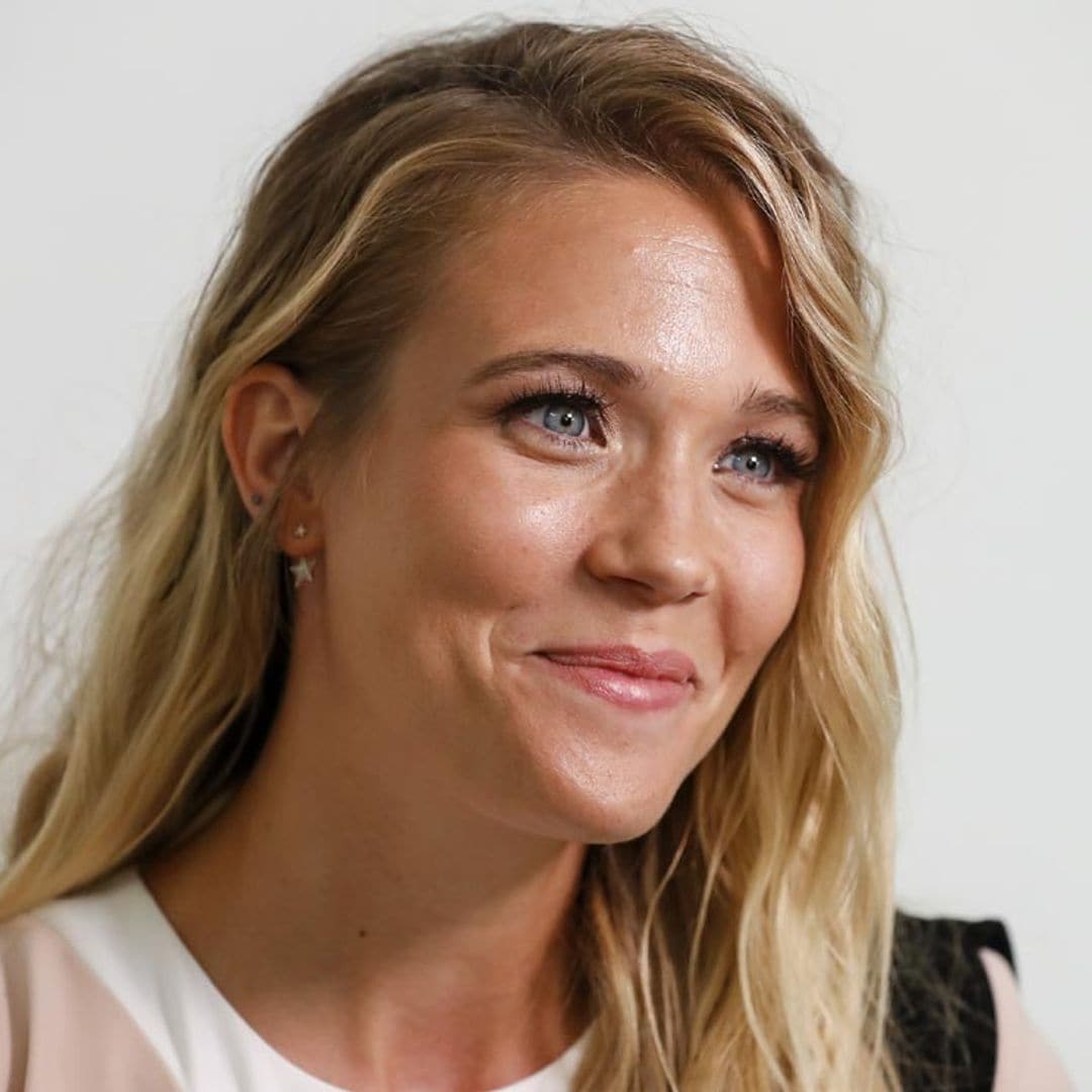 Patricia Montero inicia en el yoga a su pequeña de 4 años