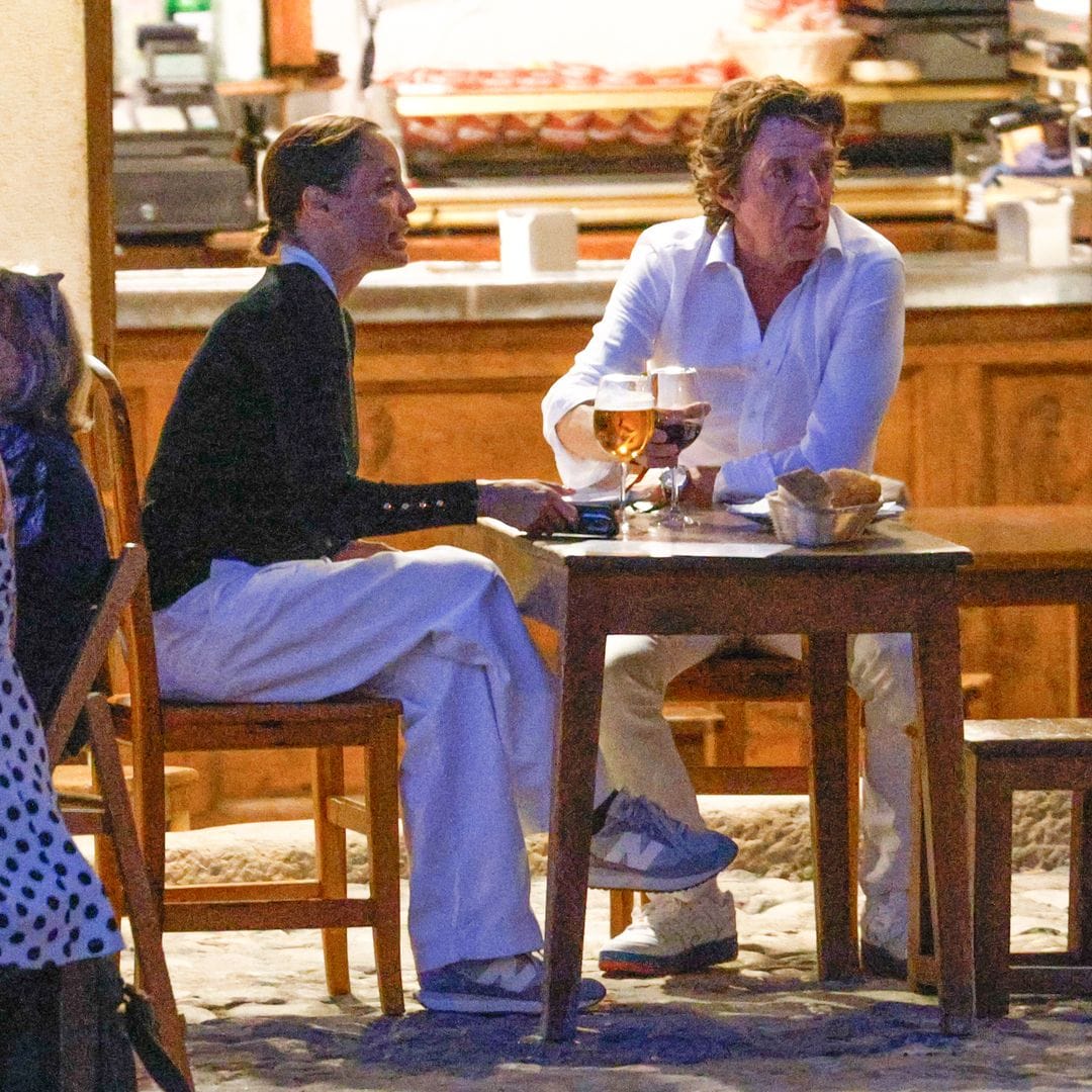 EXCLUSIVA. Las imágenes de Colate Vallejo-Nágera y Alejandra Conde de cena romántica en Pedraza