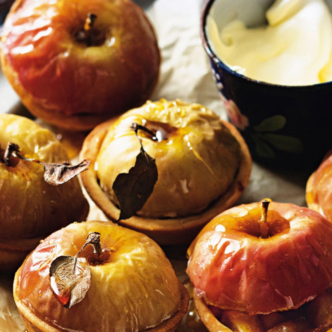 Tartaletas de manzana con frutos secos y miel