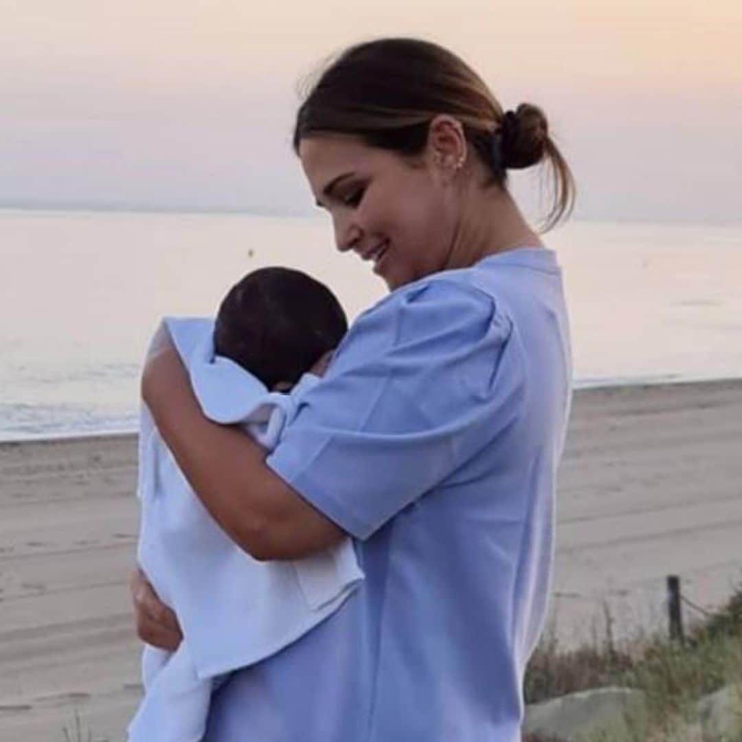 '¿Preparado para salir por la noche?' Paula Echevarría y Miguel Torres bromean con su pequeño dormilón