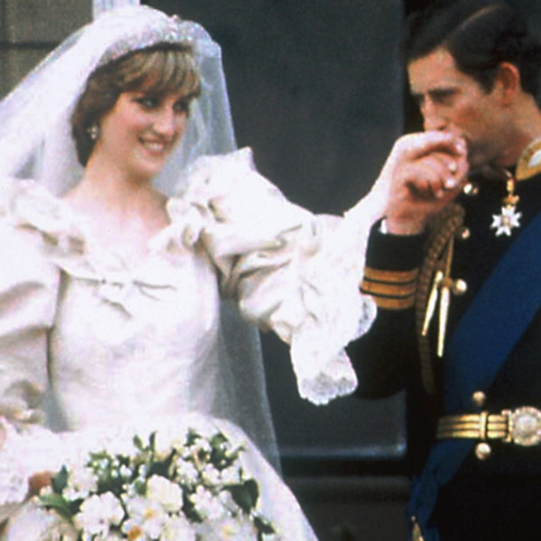 Vendido por más de 2.000 euros un trozo de la tarta de boda de Carlos y Diana ¡40 años después!
