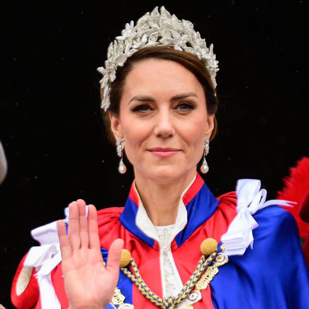 La princesa de Gales hace historia con su vestido bordado de plata y collar de 105 diamantes
