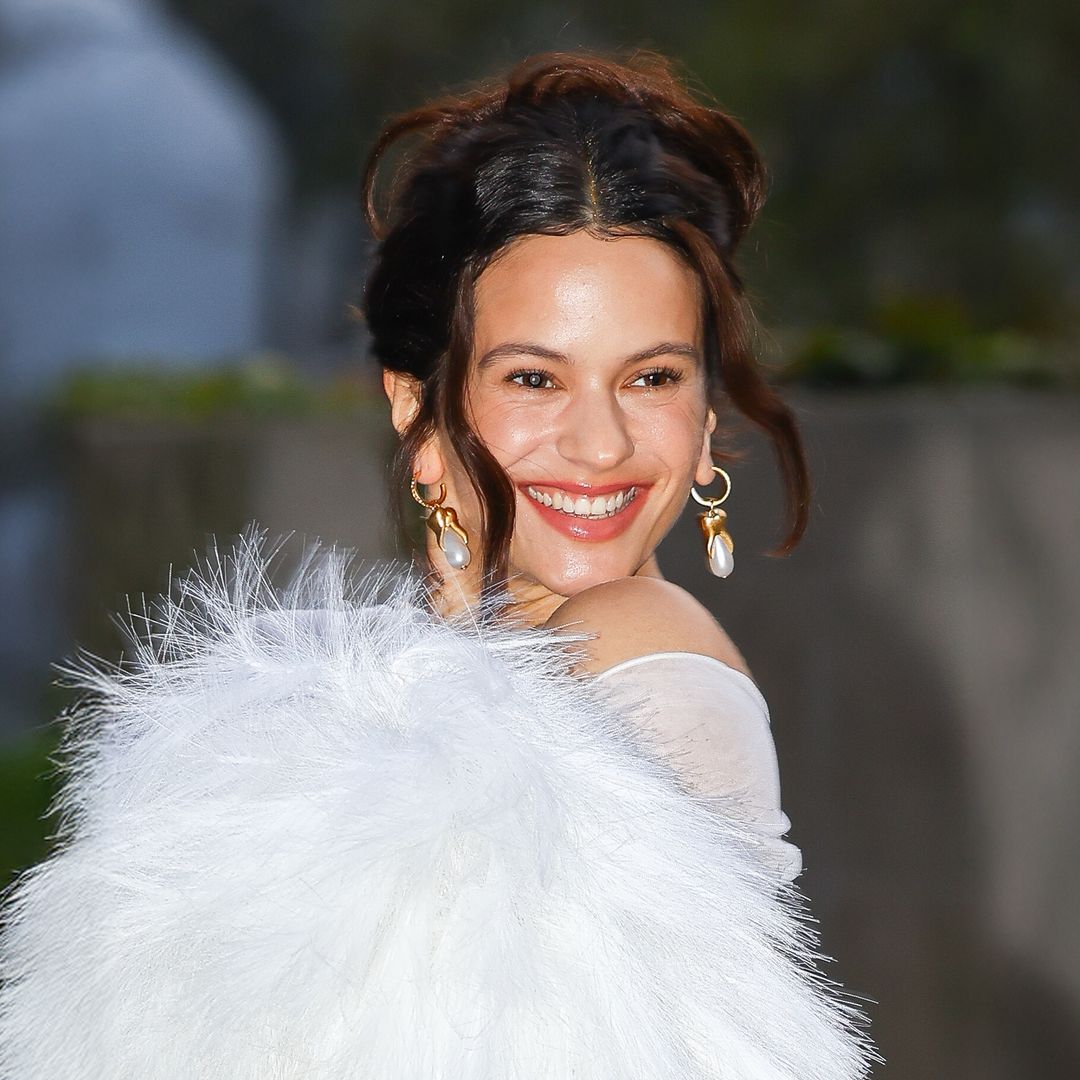 Las pistas que Rosalía nos había dado sobre LUX a través de sus looks y que ahora cobran sentido