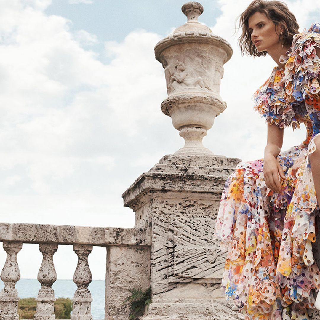 Los nuevos looks de invitada para la hermana de la novia son muy sofisticados