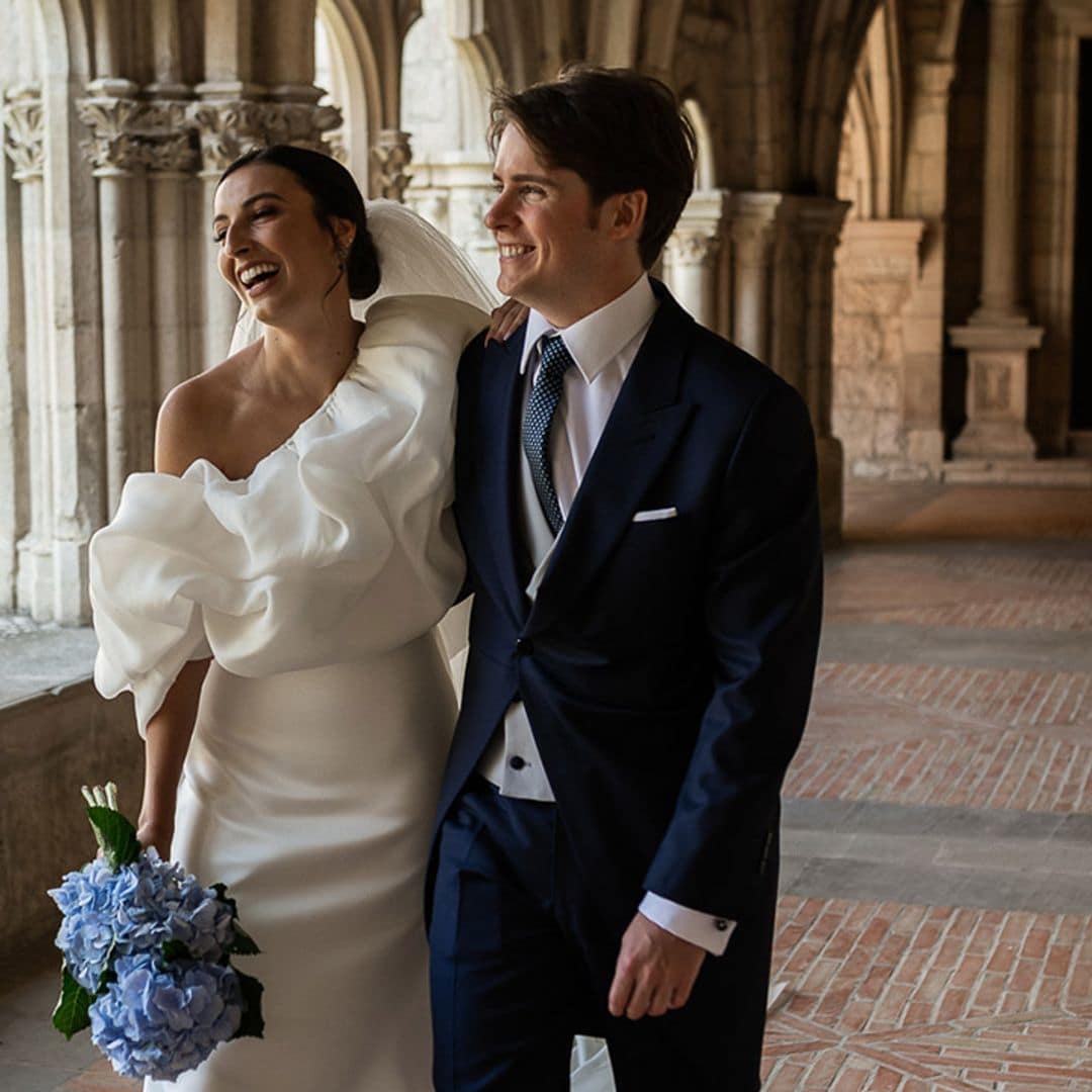 Nora, la novia que se casó en Pamplona con un vestido desmontable de escote 'nube' en homenaje a sus padres