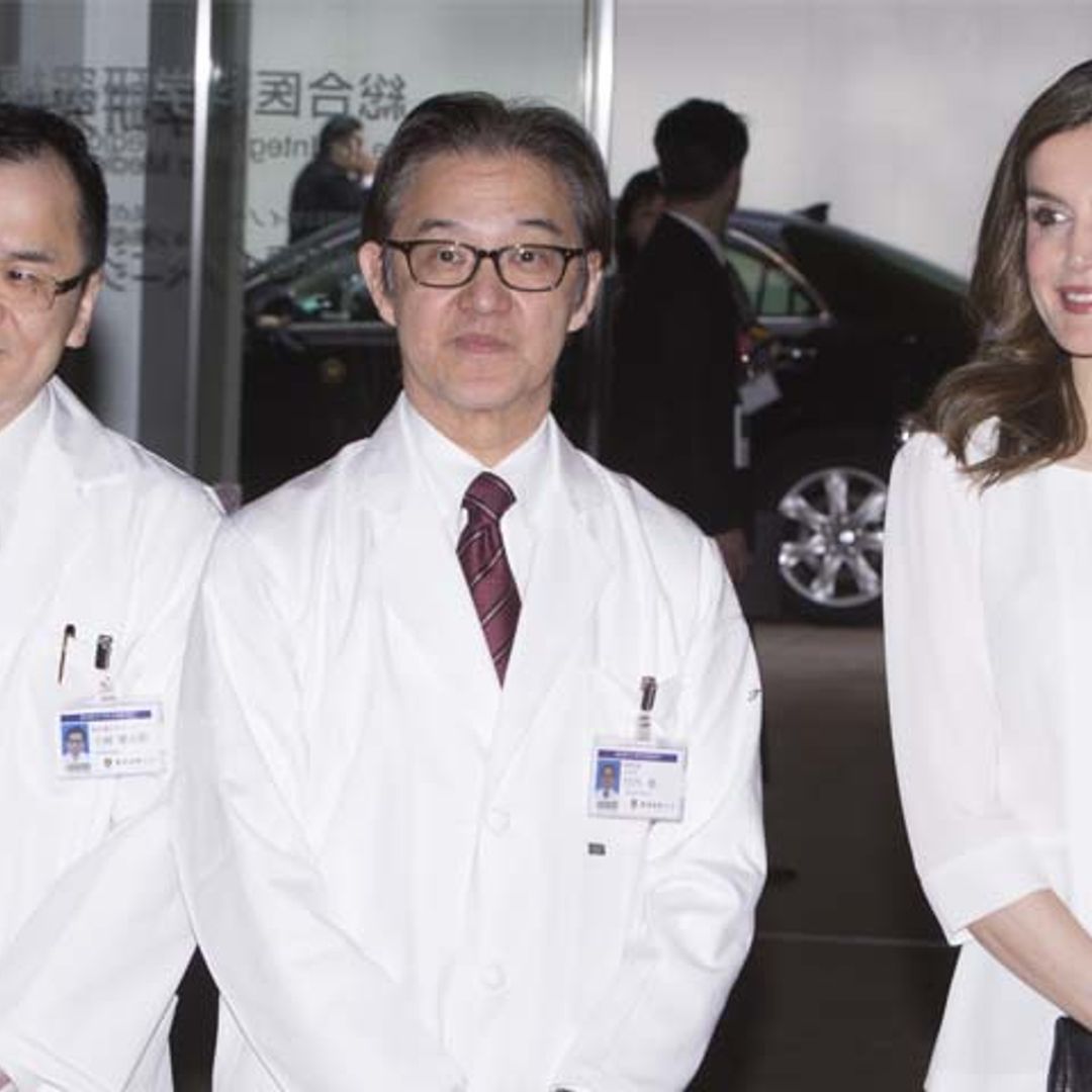 La reina Letizia muestra su interés por los avances japoneses en medicina personalizada
