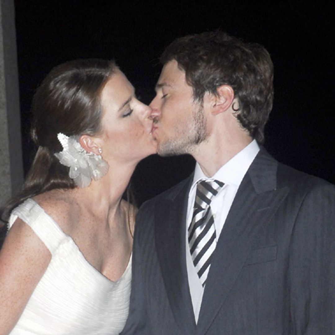 Con rosas y una romántica cena, Amelia Bono y Manuel Martos celebran diez años de amor