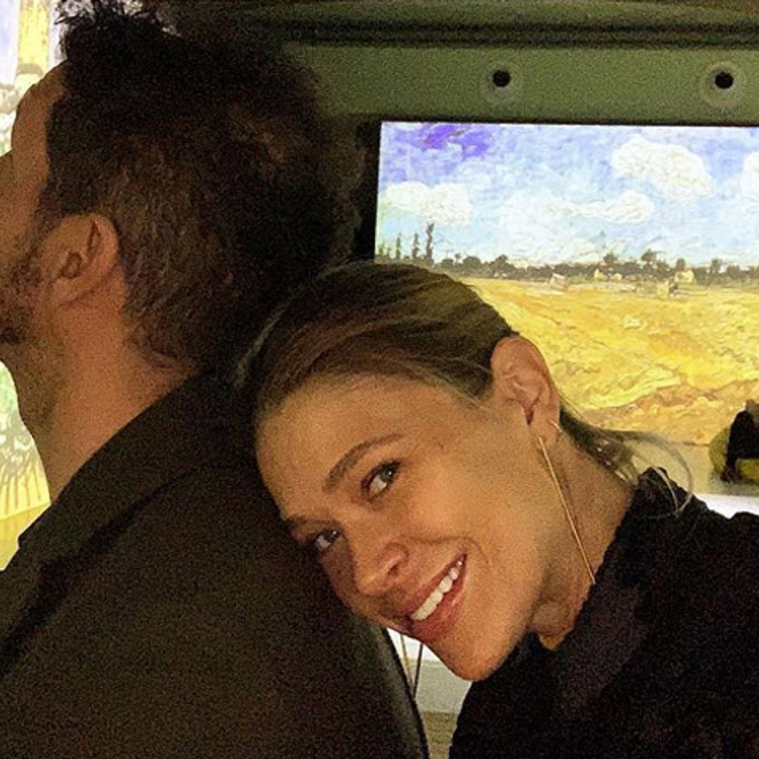 ¡Tic, tac! Carla Pereyra y Diego Simeone disfrutan de la recta final del embarazo con una tarde cultural
