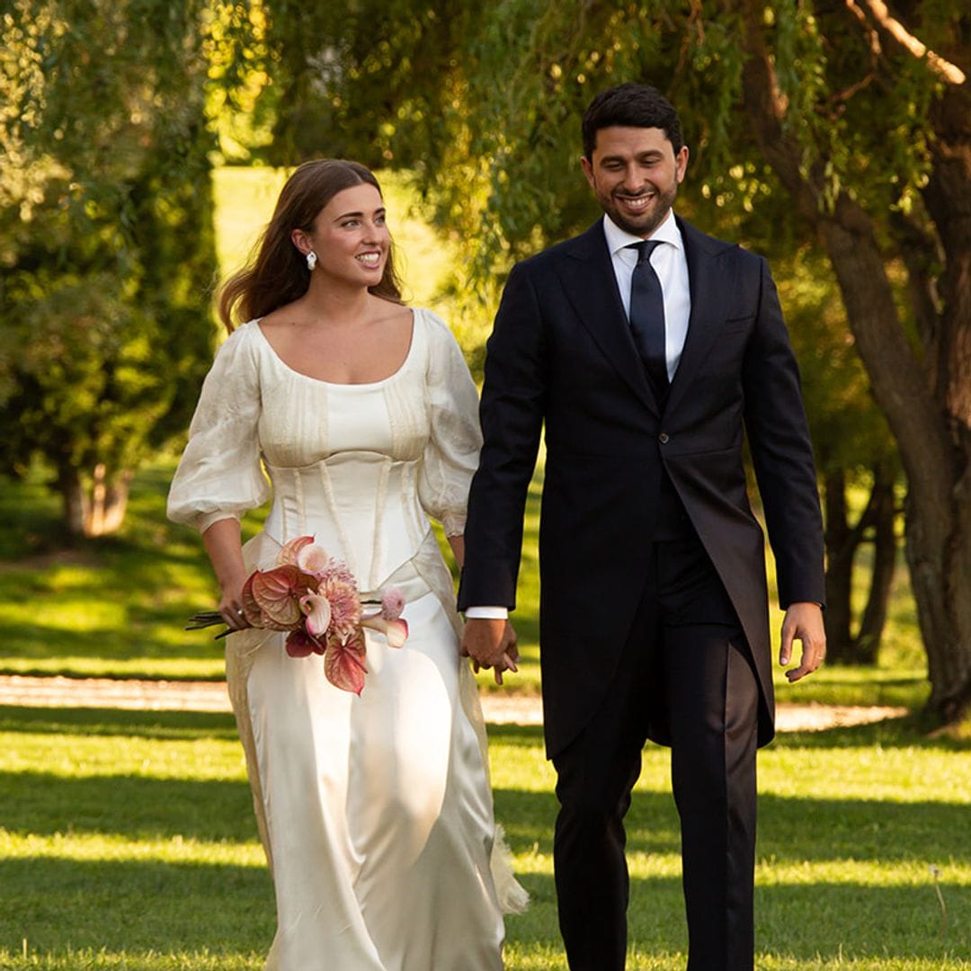 El vestido de novia de Laura: inspirado en una prometida inglesa del siglo XVIII y con un tejido exclusivo de París