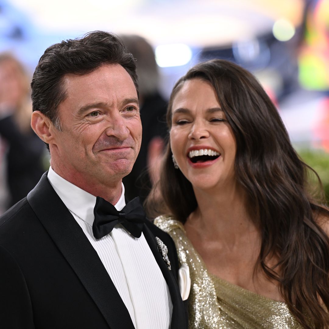 Hugh Jackman y el saludo más doloroso de la Met Gala: un dedo en el ojo por culpa de un outfit imposible