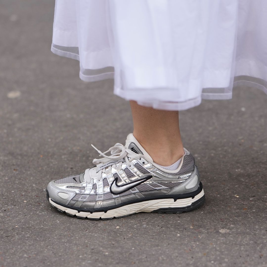 Adiós a las zapatillas blancas: es la temporada del color y nuestros zapatos lo saben