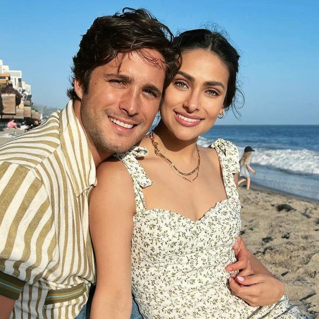 Desde las playas de Oaxaca, Diego Boneta y Renata Notni gritan su amor