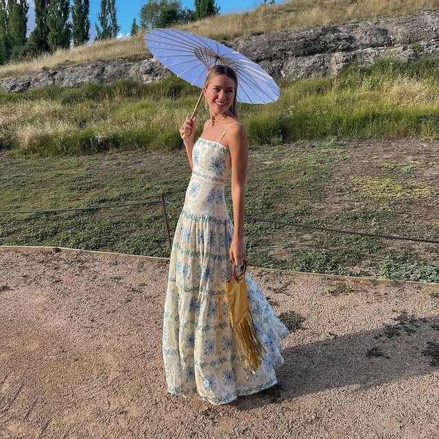 Look invitada elegante y fresco