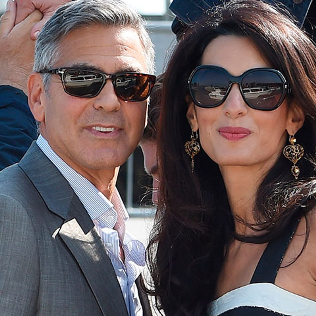 Mismo look, mismo sitio: Amal Clooney repite su cita más romántica, un año después 