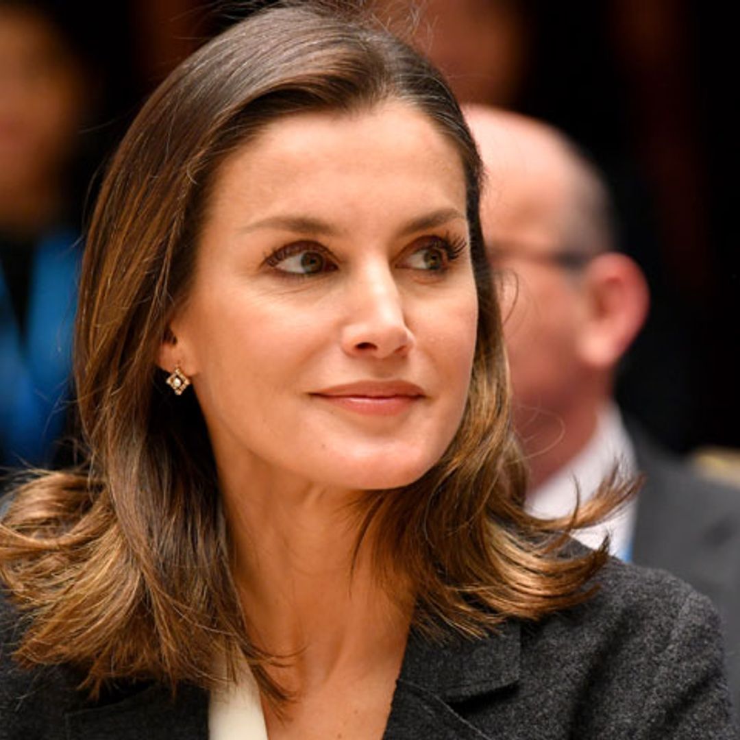 El estreno más rompedor de la Reina: sus botas infinitas y de cuero