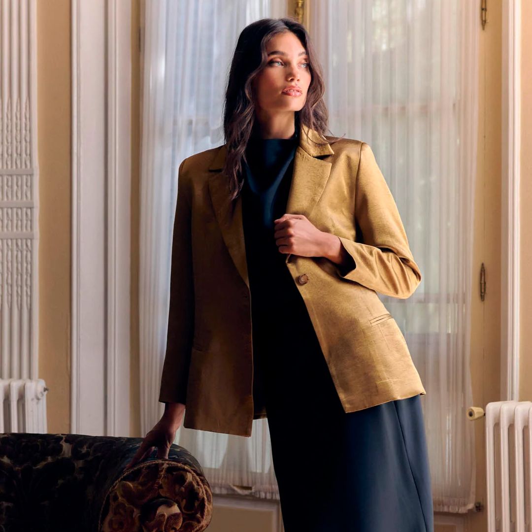 Abrigos de invitada para boda en invierno: 8 ideas para un look sofisticado