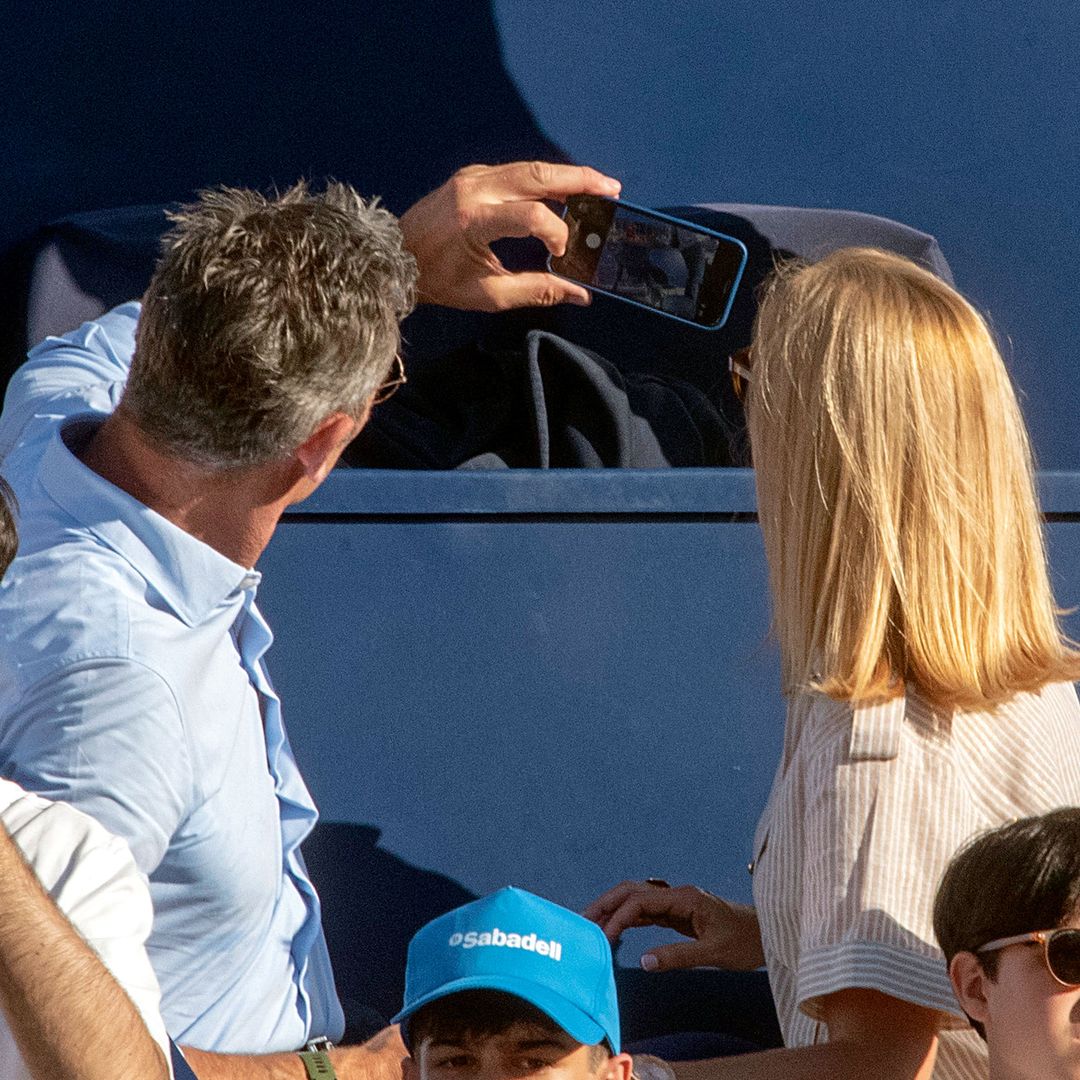 Iñaki Urdangarín y Ainhoa Armentia mientras se hacen un 'selfie'