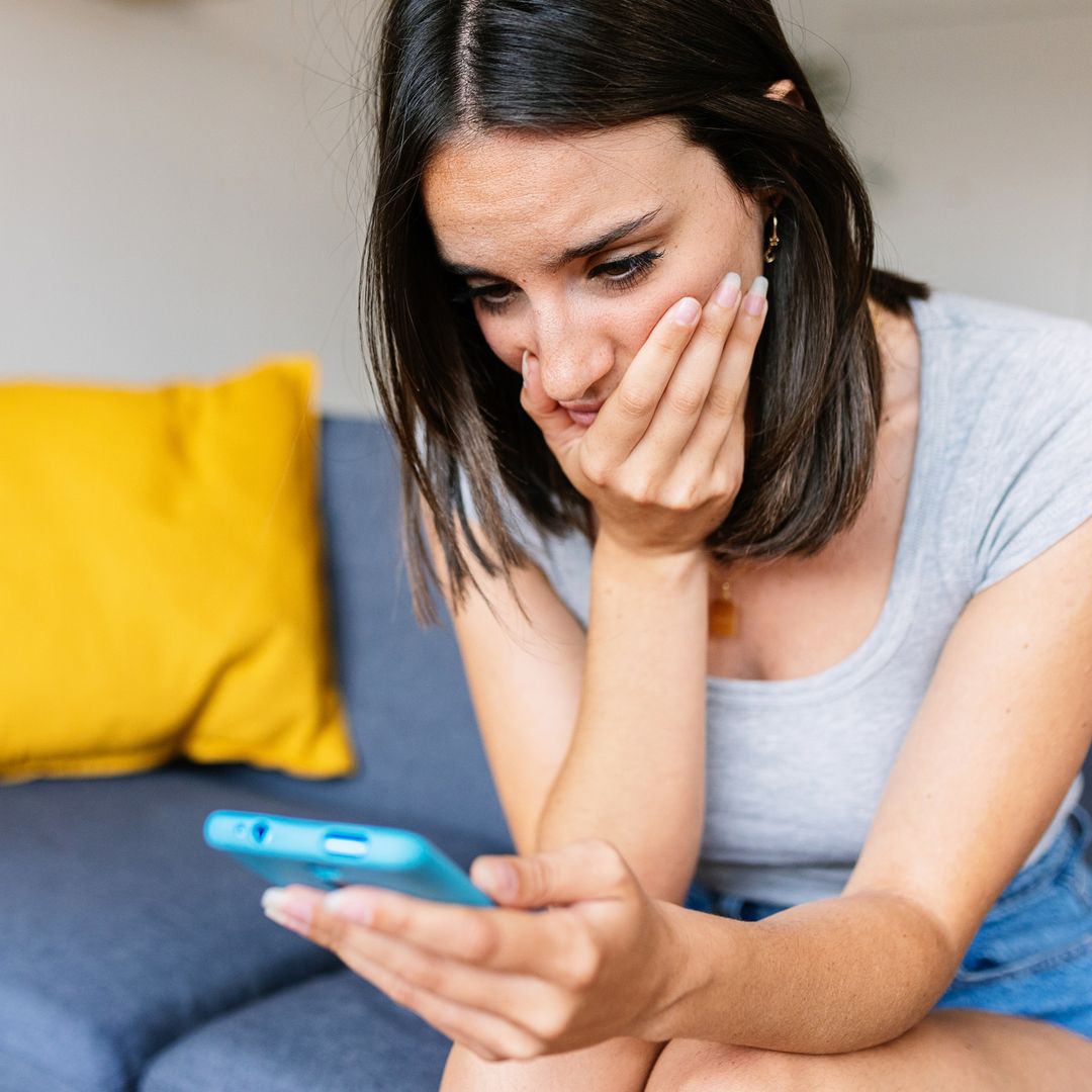 Así graban tu voz para robarte: las 3 palabras que nunca debes decir