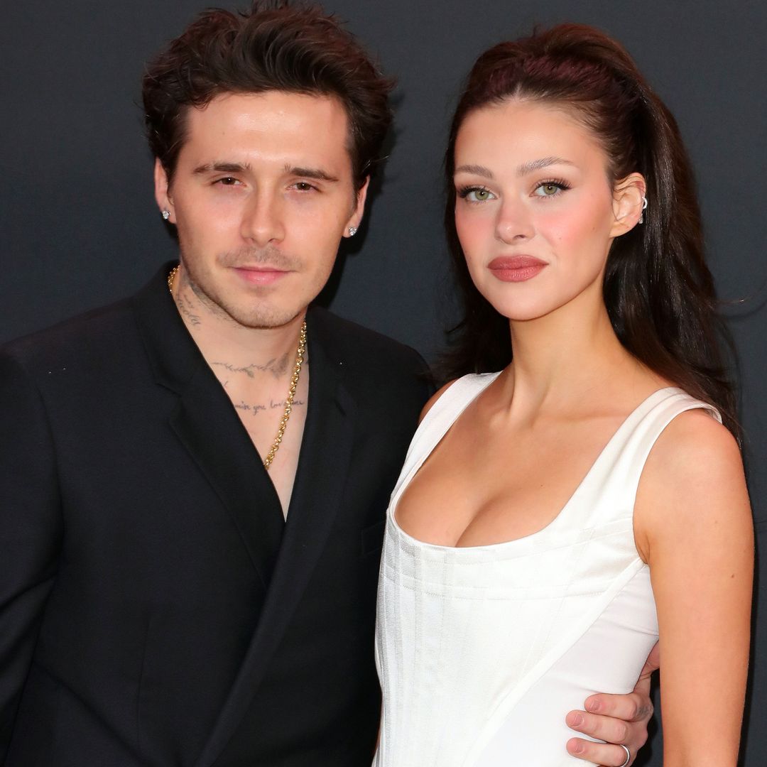 Estilista de Nicola Peltz pone en duda la versión de Brooklyn Beckham sobre el vestido de novia de la actriz