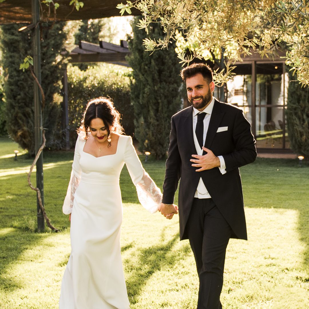 Julia, la novia que se casó en Granada con un vestido y chaleco desmontable de Victoria