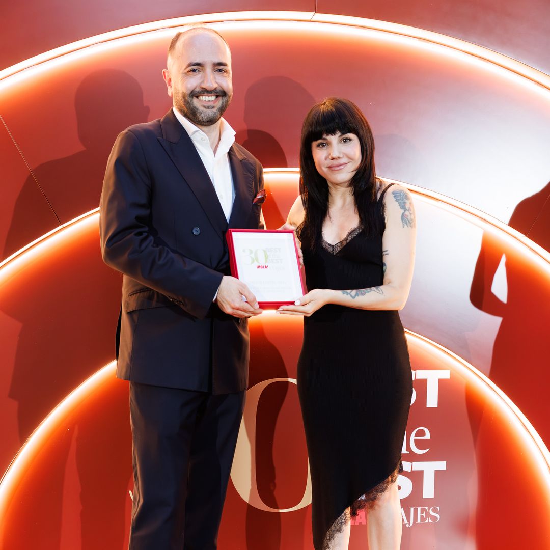 Angy Fernández entrega el galardón de Juan Carlos Lloret, Hotel de Mar Gran Meliá, Calvià, Mallorca