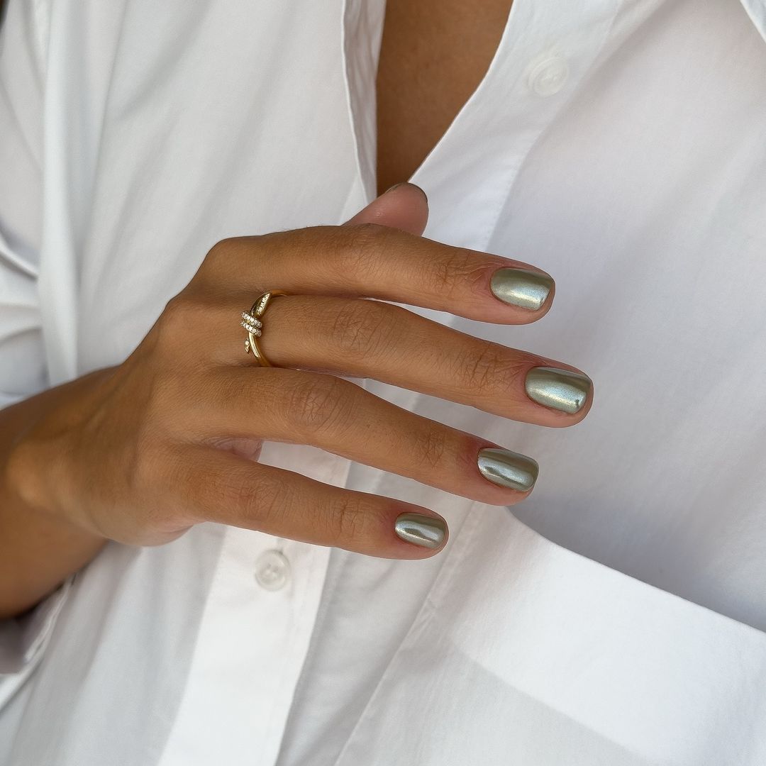 Uñas 'boho': la manicura en colores cálidos más vista del verano
