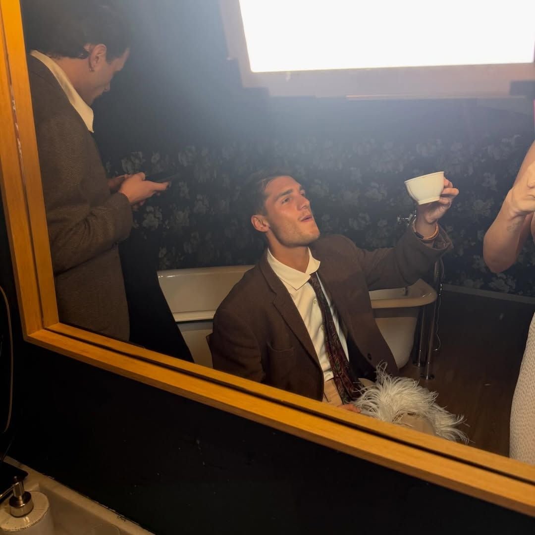 Juan Pablo fuentes en la celebración de Ester Expósito.