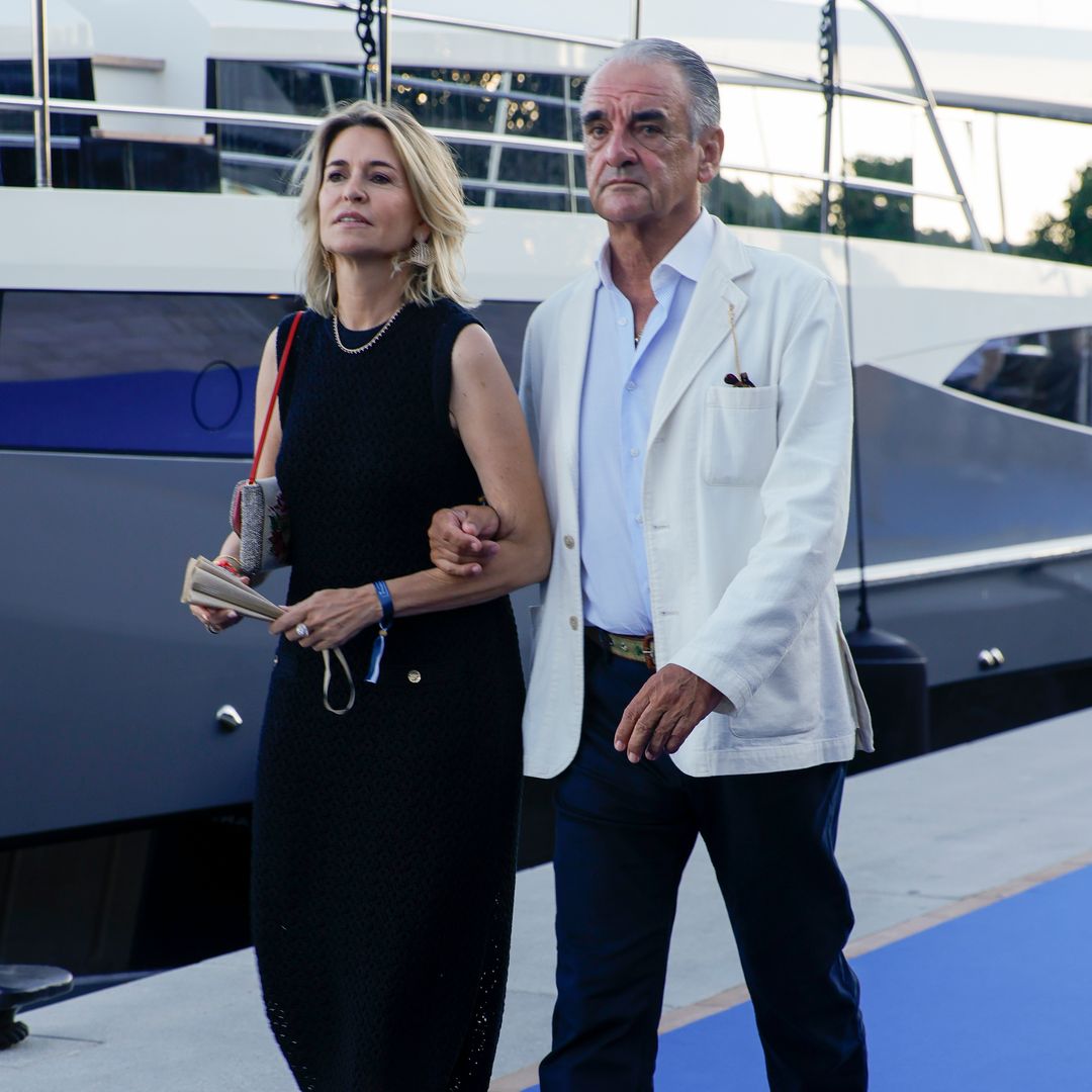 Mario Conde y María José de Castellví, como nunca los habíamos visto, derrochan amor en el lujoso Puerto Portals