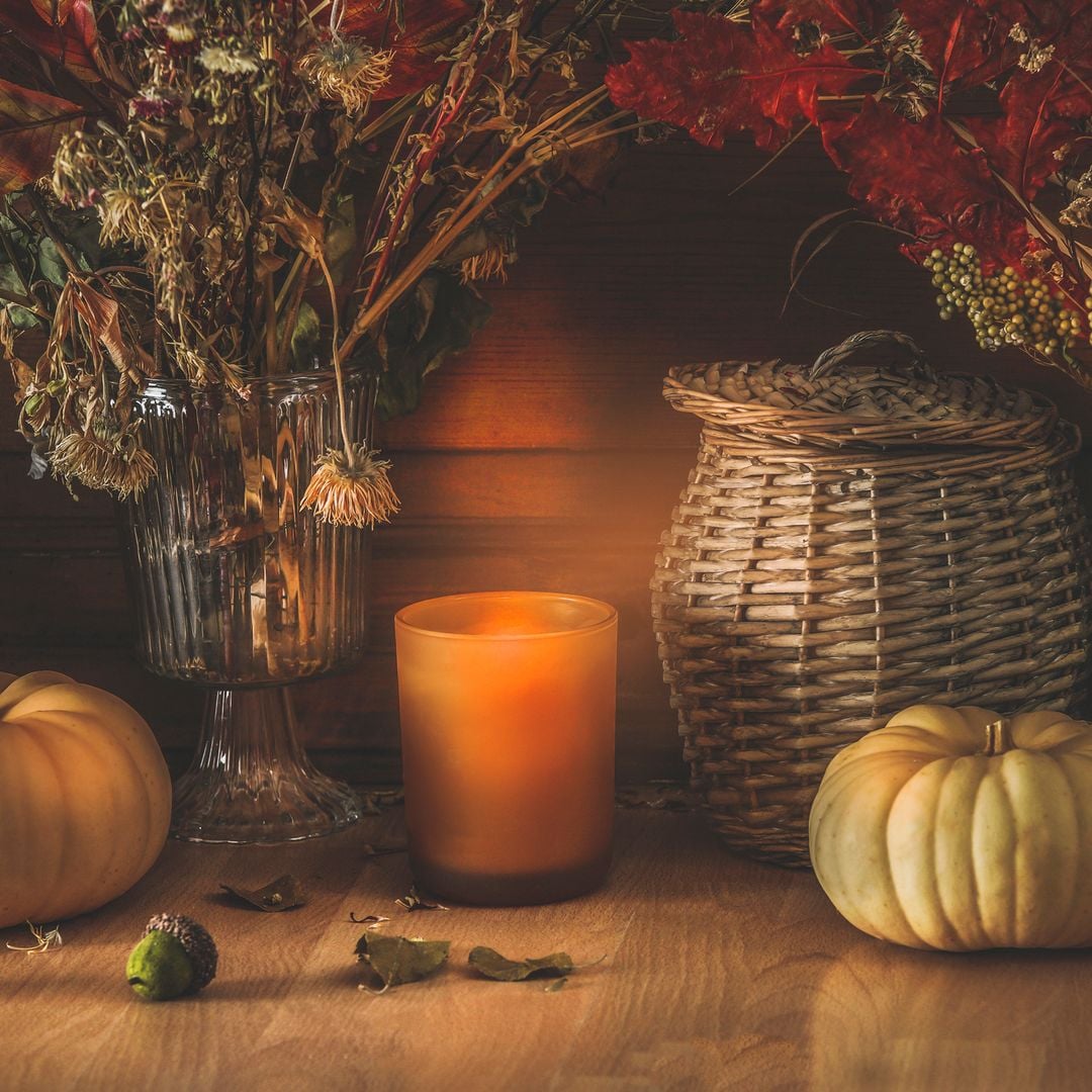 Pequeños cambios, grandes resultados: así puedes conseguir un salón bonito y acogedor para este otoño