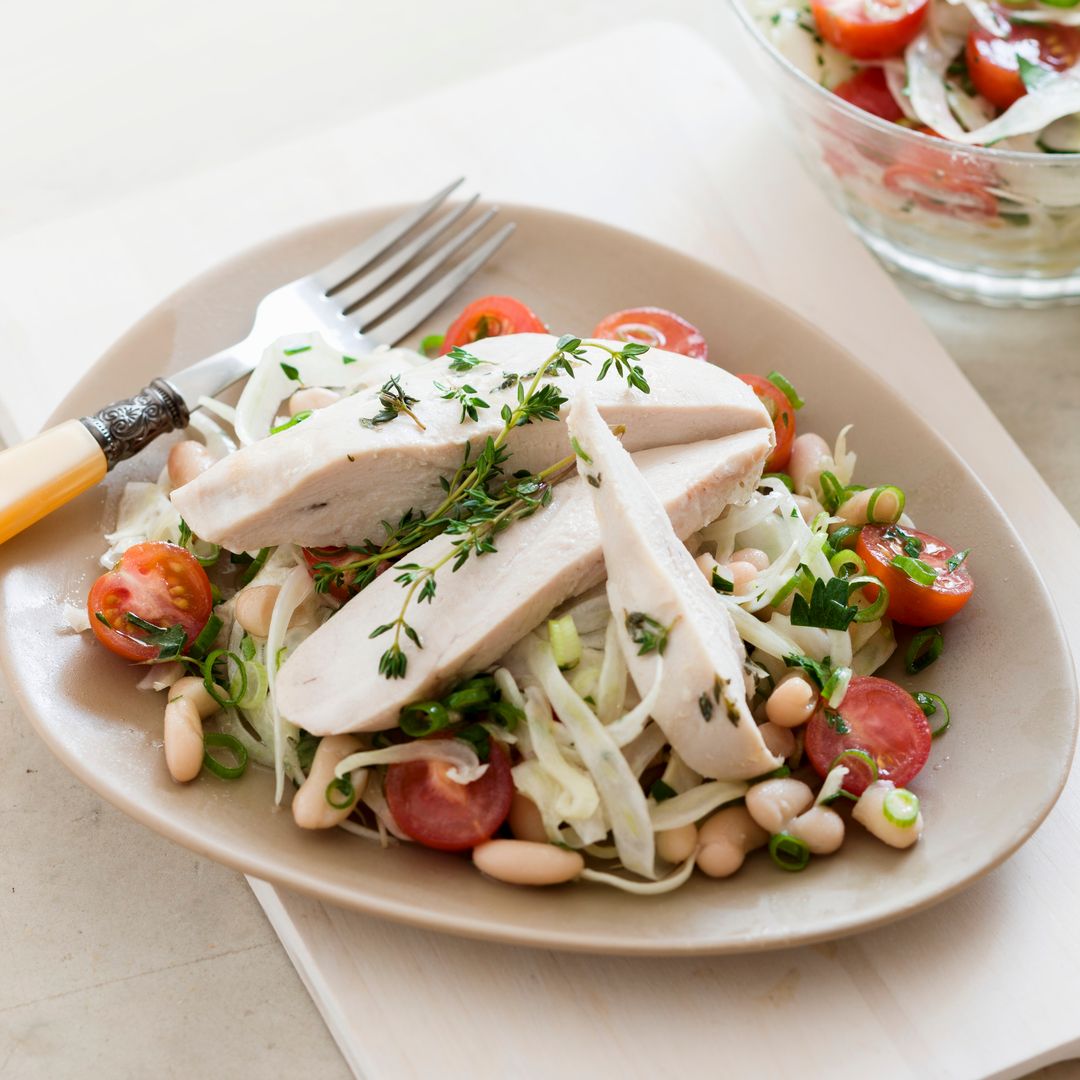Pollo escabechado en ensalada de legumbres, ¡una receta veraniega de 10!