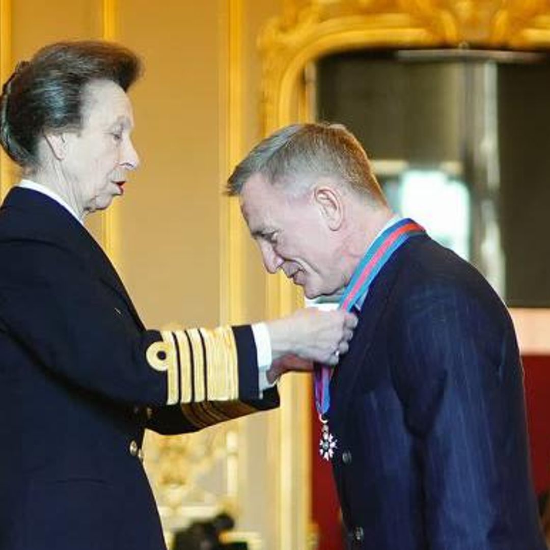 Daniel Craig recibe la misma condecoración que tiene el personaje de James Bond