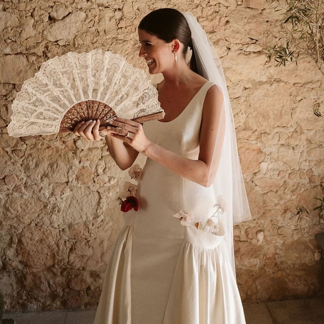 Así llevan el abanico las novias españolas más virales de las bodas de verano