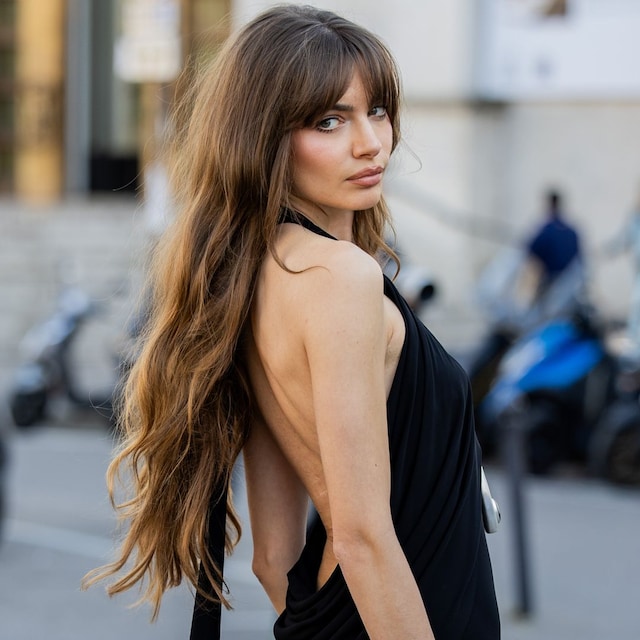  Mujer con cabello largo y flequillo 