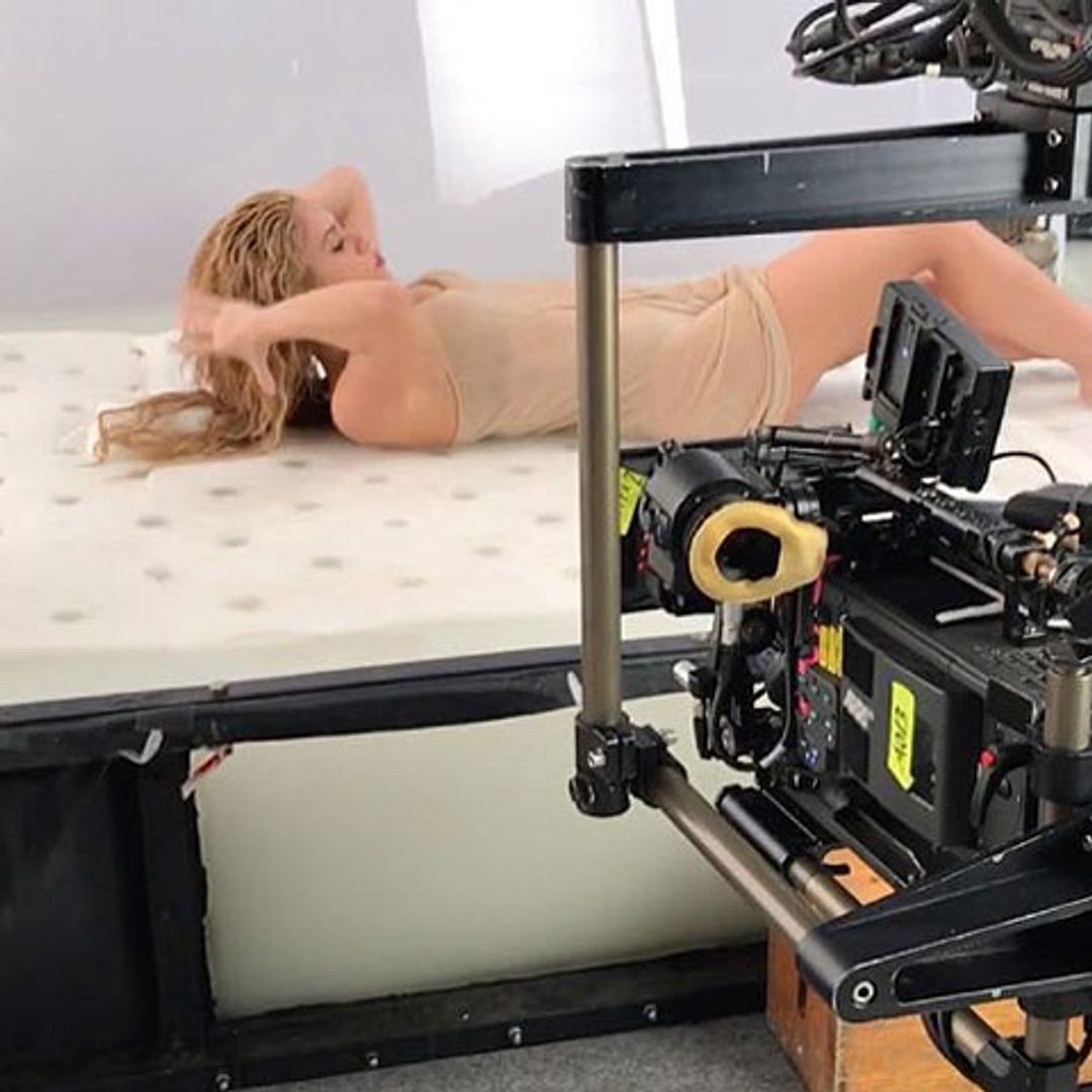 '¡No fue tan cómodo como parece!' Shakira muestra los entresijos de su videoclip con Maluma