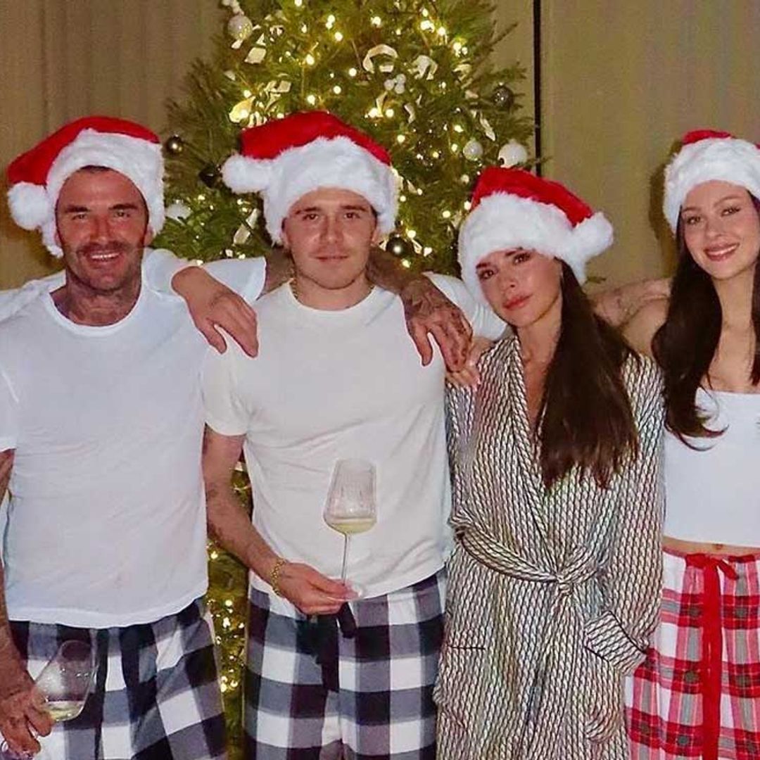 En pijama y con looks coordinados: el posado familiar de los Beckham en Miami para inaugurar la Navidad