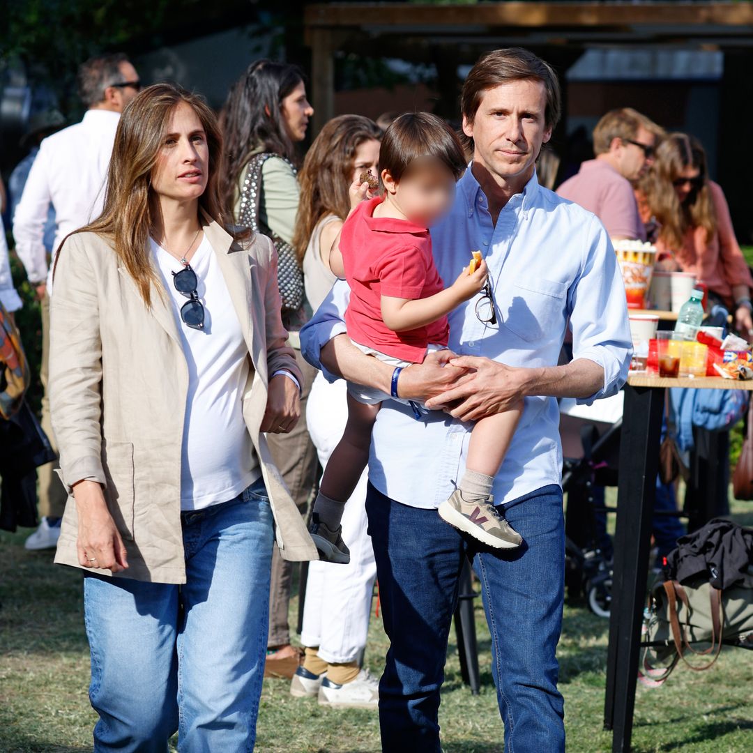 Amelia Millán y Felipe Cortina reaparecen junto a su hijo Alfonso cuando cuentan las semanas para recibir a su segundo hijo