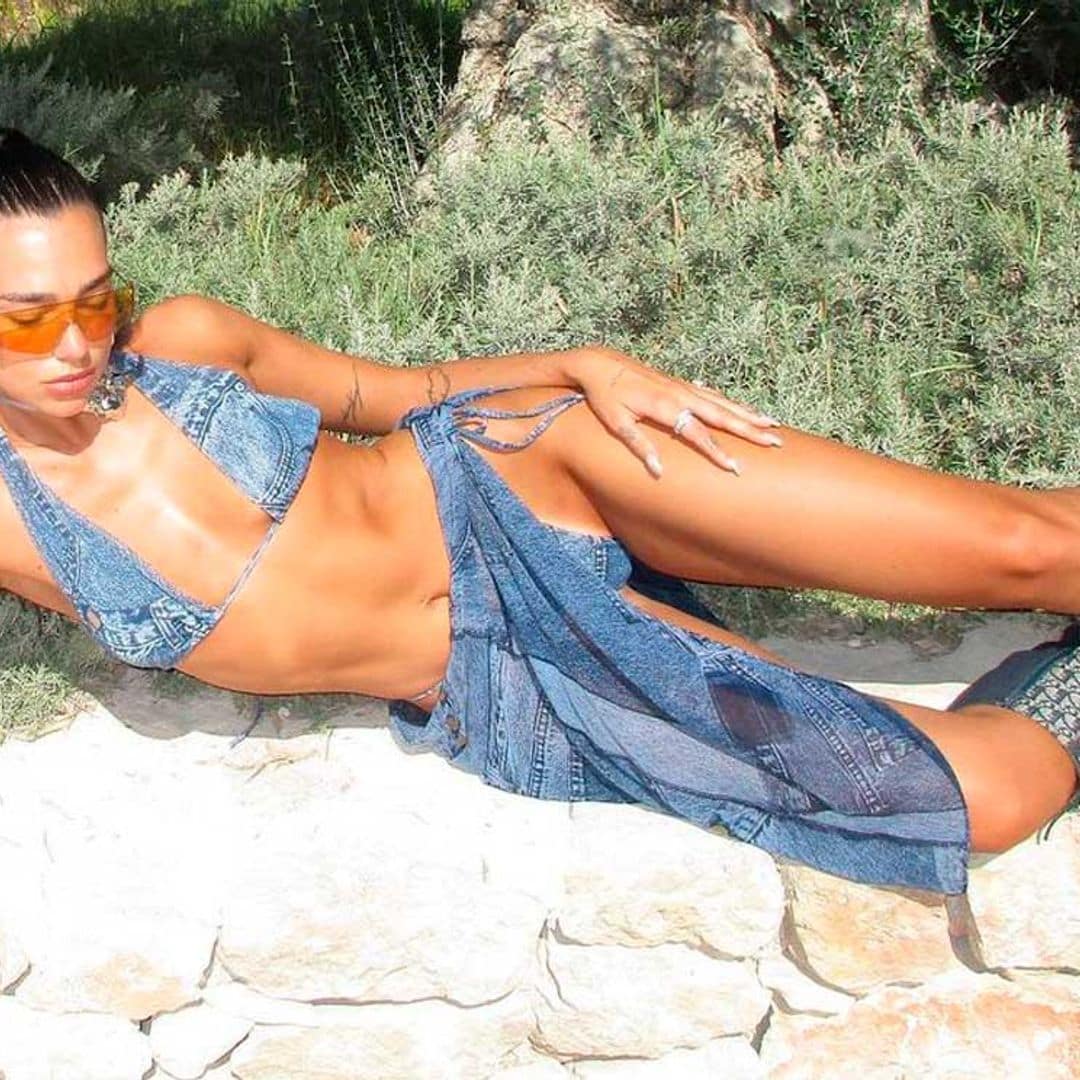 Plataformas XL y moda 'vintage': los dos looks de Dua Lipa para celebrar su cumpleaños