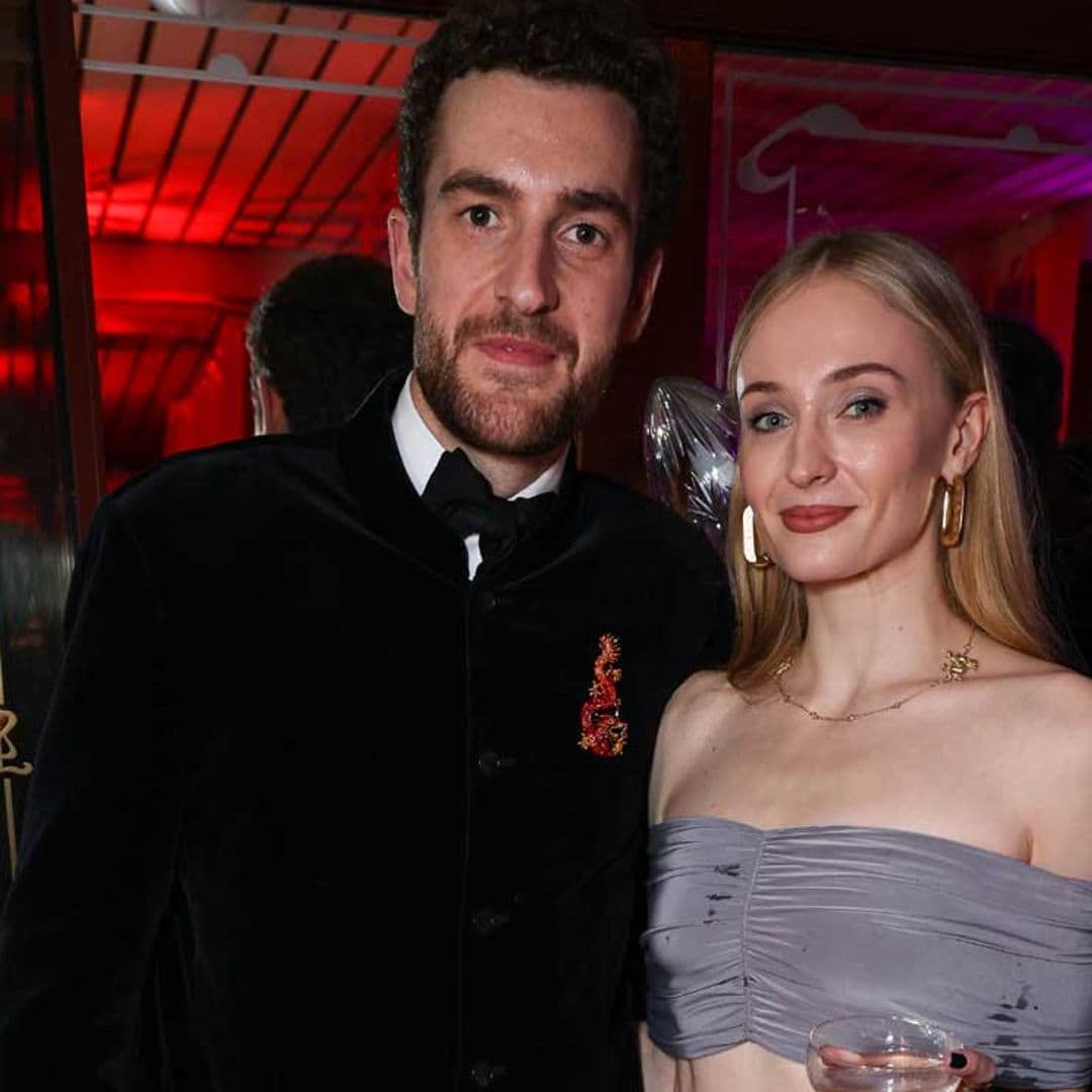 Sophie Turner y su nuevo novio Peregrine Pearson dan la bienvenida al año nuevo chino con una fiesta en Londres