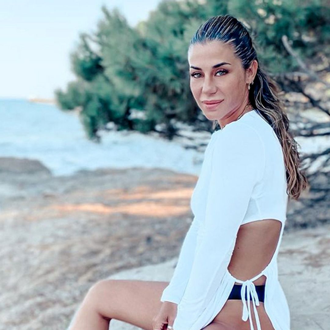 Elena Tablada disfruta de Ibiza sonriente y apoyándose en los suyos tras su separación temporal de Javier Ungría