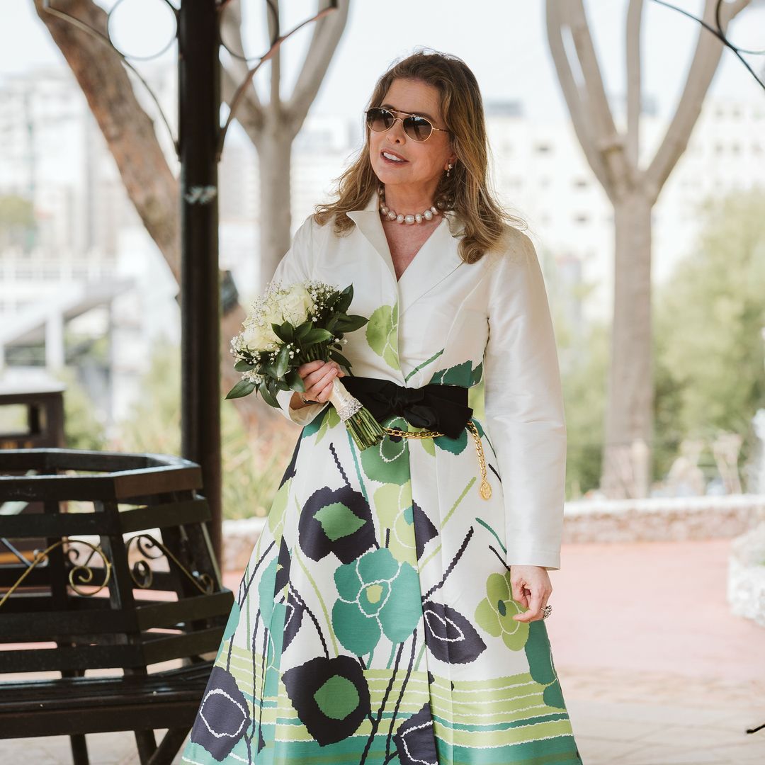 El inesperado vestido de novia de Diandra Douglas: un diseño camisero y estampado