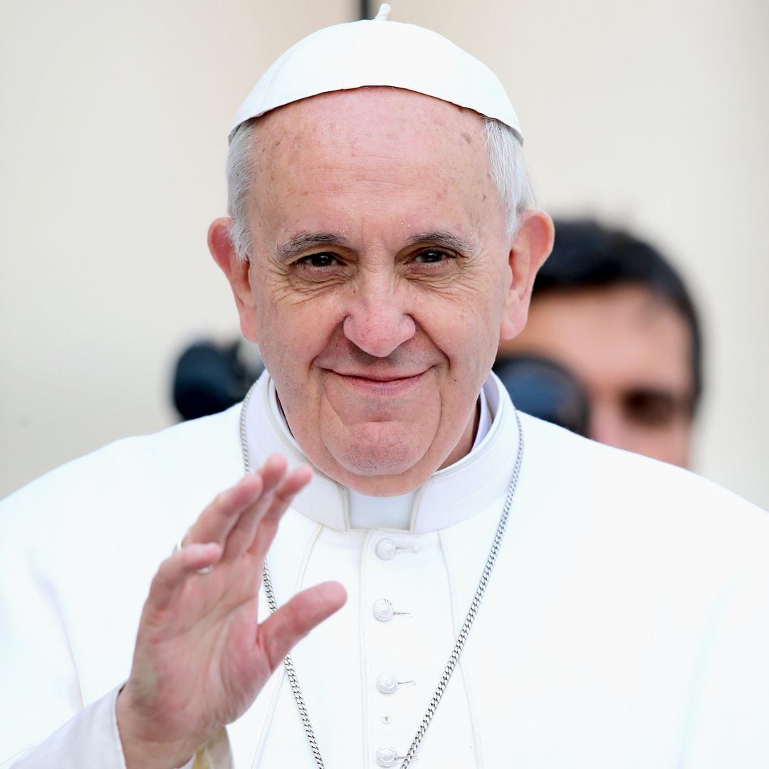 Sobrino del Papa Francisco viaja al Vaticano para el funeral de su tío, gracias a la bondad de una empresaria